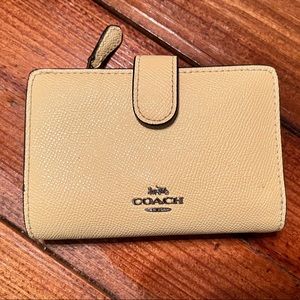 Coach Medium Corner Zip Wallet